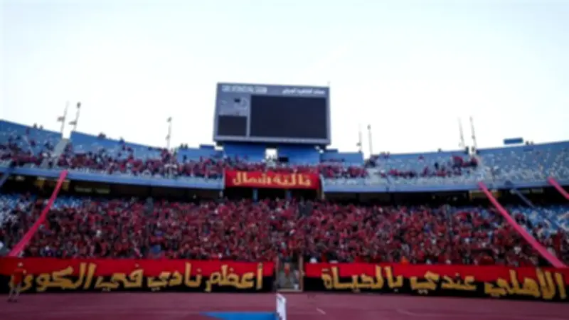 النادي الأهلي ينظم رحلات مجانية لنقل الجماهير إلى ملعب برج العرب لمباراة سموحة