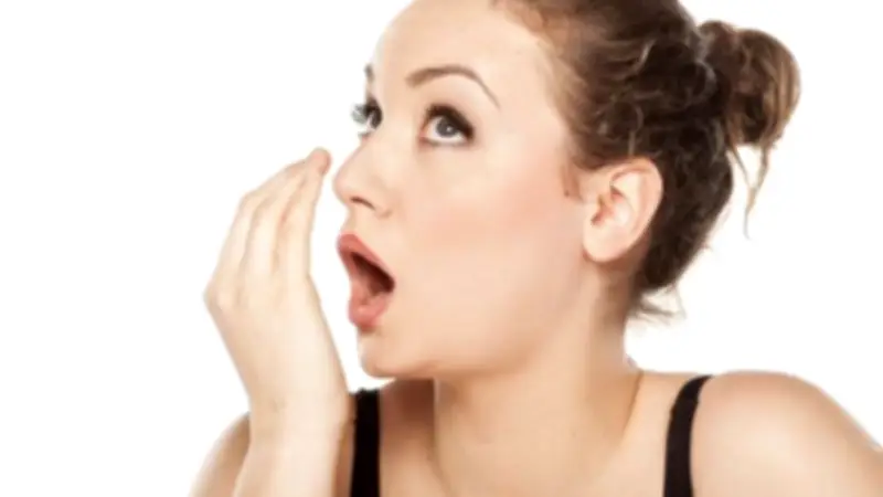 رائحة الفم الكريهة في رمضان: أسبابها وطرق تجنبها بفعالية