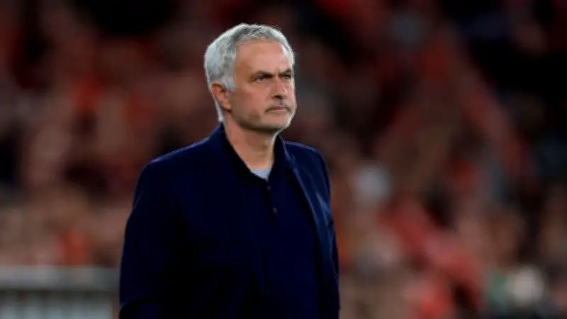 مورينيو ينهي الجدل ويؤكد حضوره لمباراة ريال مدريد في البرنابيو رغم الطرد