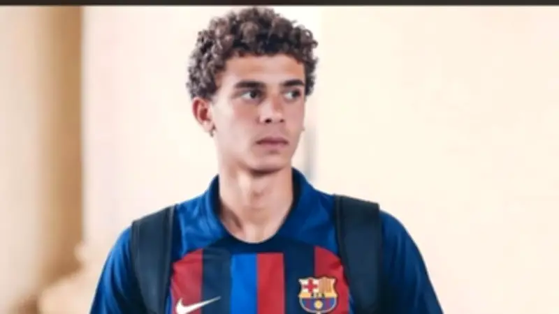 كواليس أزمة حمزة عبدالكريم مع برشلونة: تصريح العمل يعطل الانطلاق