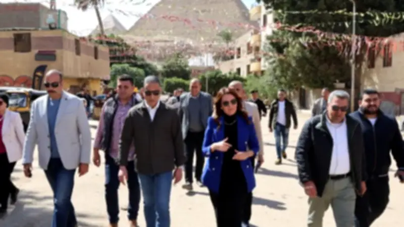 محافظ الجيزة يتفقد نزلة السمان لمتابعة مشروعات تطوير محيط الأهرامات