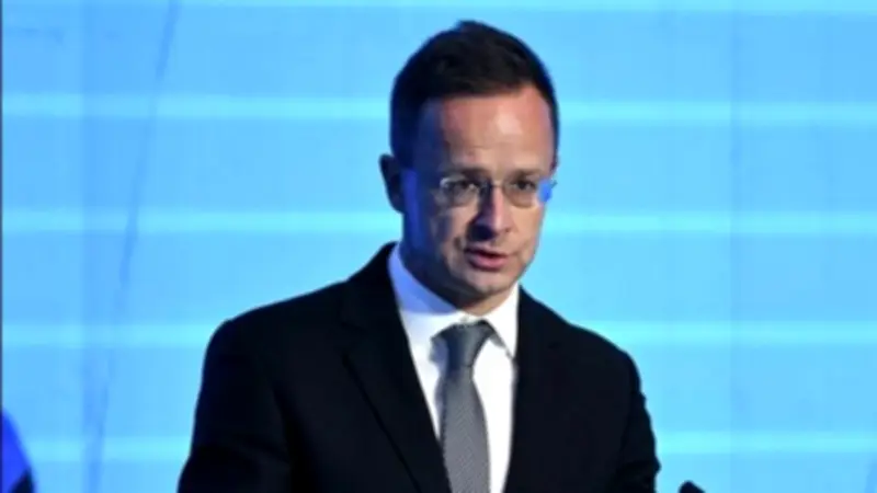 وزير الخارجية الهنجاري: الاتحاد الأوروبي يستعد لحرب طويلة في أوكرانيا ويدعم تمويلاً إضافياً