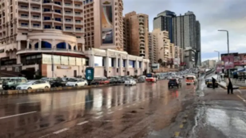 الصرف الصحي بالإسكندرية يبذل جهودًا مكثفة لمواجهة الموجة الثانية من الأمطار الغزيرة