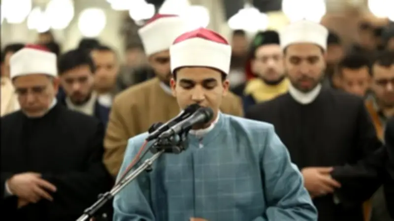 الأزهر يقدم طالباً لم يتجاوز الثامنة عشرة لإمامة التراويح في الجامع الأزهر