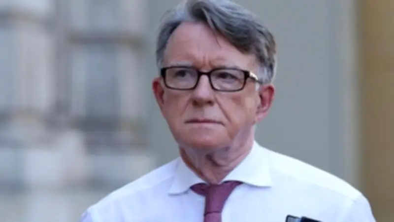 الشرطة البريطانية تفرج عن السفير السابق بيتر ماندلسون بكفالة بعد اعتقاله في قضية إبستين