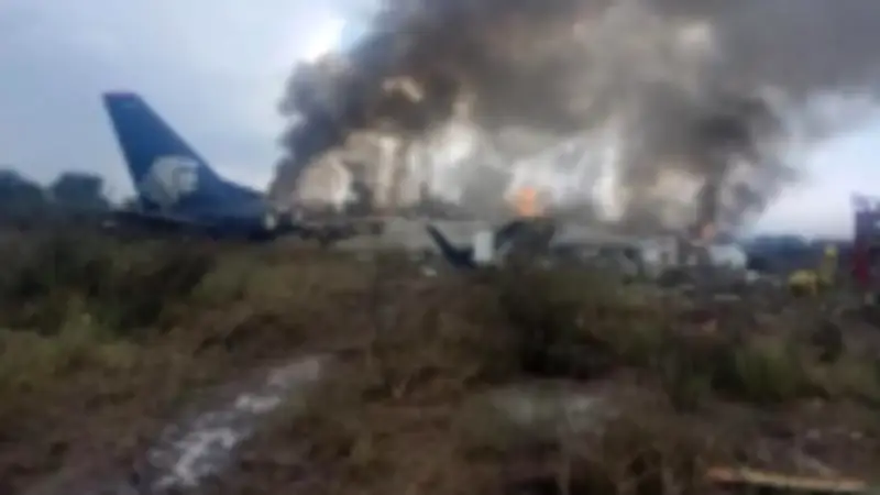 تحطم طائرة إيرانية في أصفهان وتصاعد التوتر مع مناورات روسية صينية في مضيق هرمز