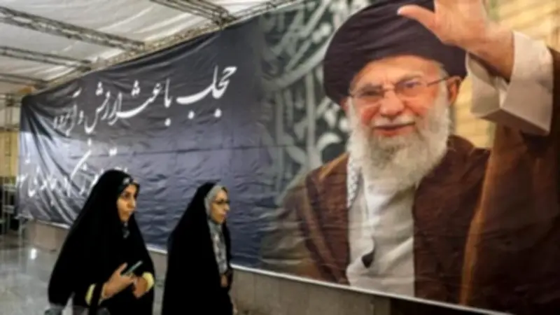 مكالمة هاتفية بين وزيري خارجية إيران والإمارات تستعرض المفاوضات النووية وتطورات المنطقة