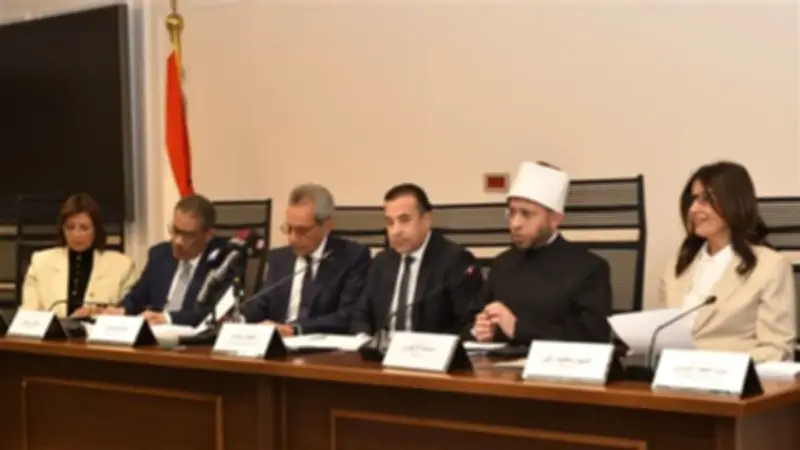 وزير الإعلام ضياء رشوان يطالب بحظر الهواتف في المدارس لحماية الأطفال من مخاطر التواصل الاجتماعي