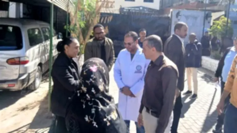 محافظ أسوان يتفقد مركز الأورام ويوجه بتقليل فترات الانتظار وصرف العلاج فوراً