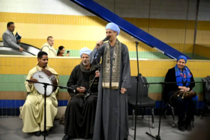 عرض فني للسيرة الهلالية يحيي التراث الشعبي في مترو الأنفاق بالقاهرة