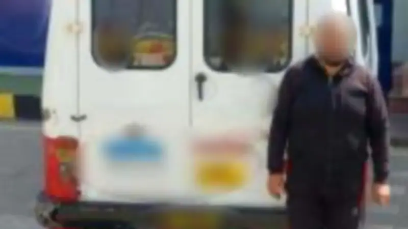 القبض على سائق سيارة أجرة في الشرقية لاستخدام لوحات مزيفة وتجزئة الأجرة