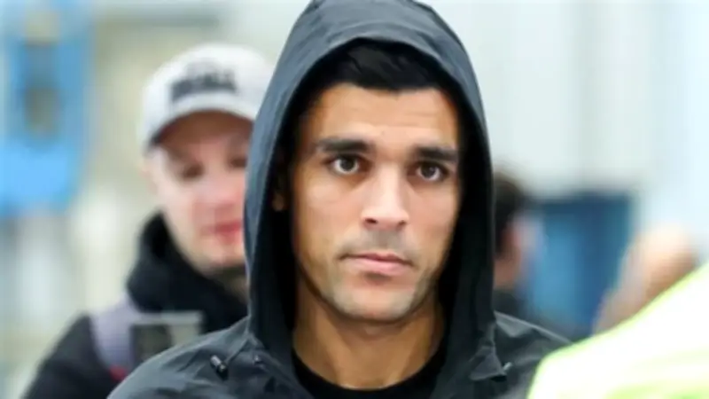 أشرف بن شرقي يطالب بالعودة للجناح الأيسر في الأهلي قبل مواجهة زد