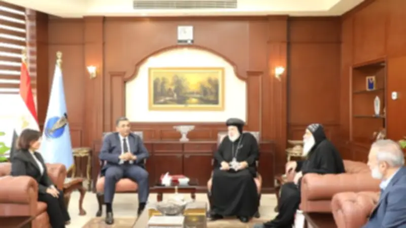محافظ البحر الأحمر يستقبل رئيس دير الأنبا أنطونيوس لتقديم التهنئة بتولي مهام منصبه