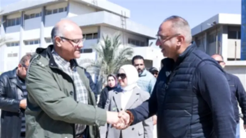 محافظ الإسكندرية يتفقد مشروعات الطرق والمواقف والصرف الصحي في حي العجمي