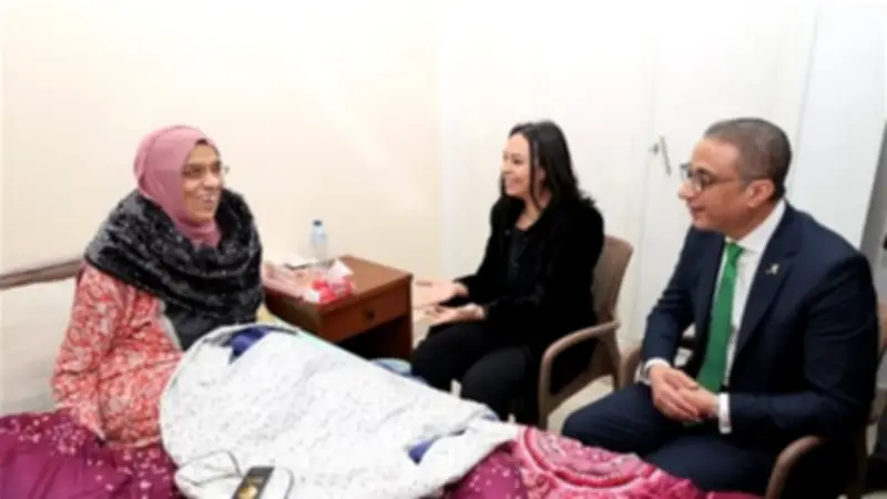 وزيرة التضامن ومحافظ الجيزة يزوران مهندسة الطاقة الذرية في دار رعاية المسنين