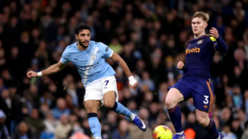 برشلونة يضع عمر مرموش ضمن بدائل التعزيزات الصيفية لخلافة ليفاندوفسكي