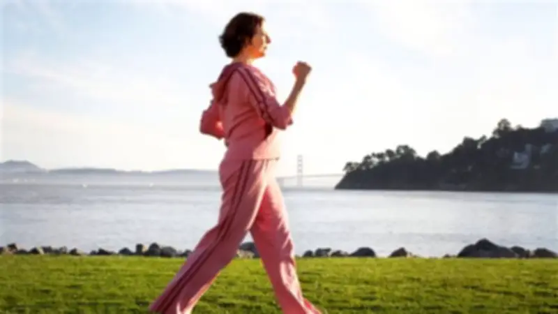 المشي قبل الإفطار في رمضان: عادة بسيطة تحقق فوائد صحية ونفسية كبيرة