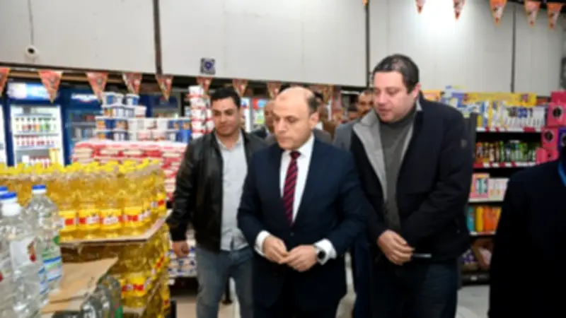 محافظ الغربية يؤكد استمرار ضخ السلع بمنفذ "مستقبل مصر" لتلبية احتياجات المواطنين في رمضان