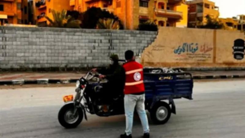 الهلال الأحمر المصري يواصل حملة «هلال الخير» لتوزيع وجبات الإفطار والسلال الغذائية في رمضان