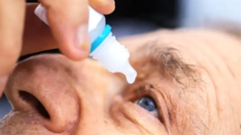 فتوى الأزهر: وضع قطرة العين أو الأنف أو الأذن أثناء الصيام جائز بشرط عدم وصولها للحلق