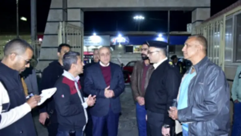 محافظ الأقصر يتفقد مجمع المواقف وسوق الخضروات ويوجه بمصادرة العربات المخالفة