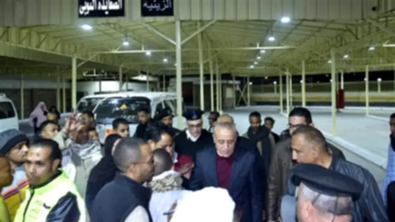 محافظ الأقصر يتفقد مجمع مواقف شرق السكة وسوق الخضراوات للتأكد من الانضباط المروري والرقابة على الأسعار