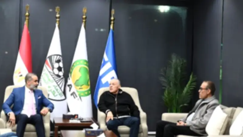 لقاء هاني أبو ريدة مع مدير المنتخبات العراقية لتعزيز التعاون الرياضي بين مصر والعراق