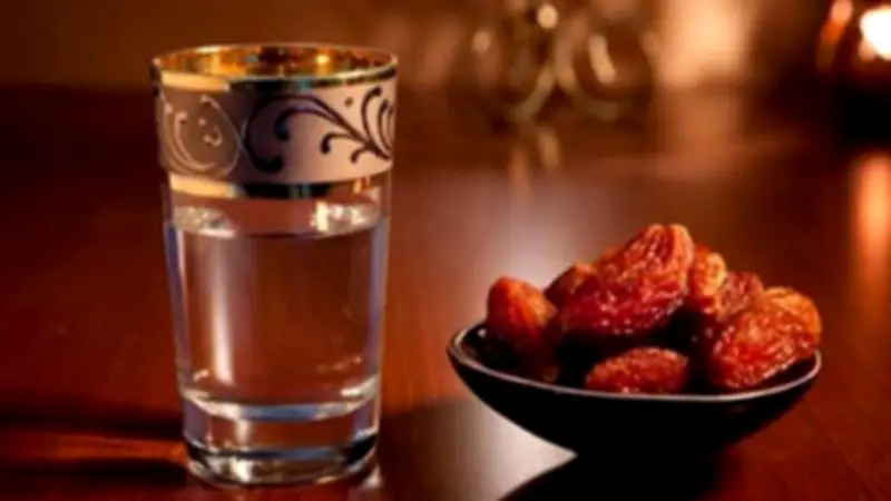 استشاري تغذية يحذر من مخاطر كسر الصيام الخاطئ ويقدم نصائح ذهبية لصحة أفضل في رمضان