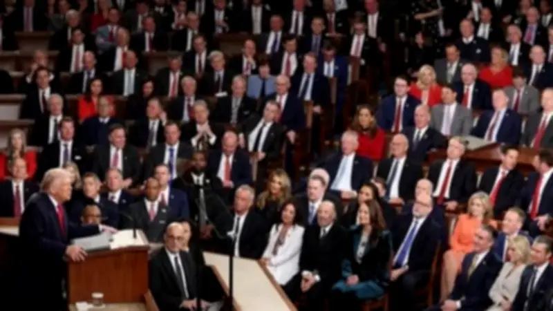 ترامب يحذر إيران ويؤكد قوة الجيش الأمريكي في خطاب حالة الاتحاد