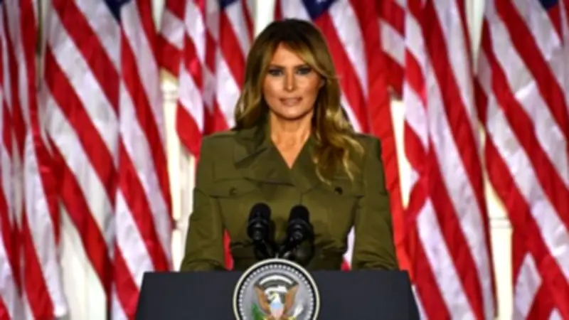 ميلانيا ترامب تمنح وسام الشرف لمحارب أمريكي مئوي في حفل مؤثر بالكونغرس