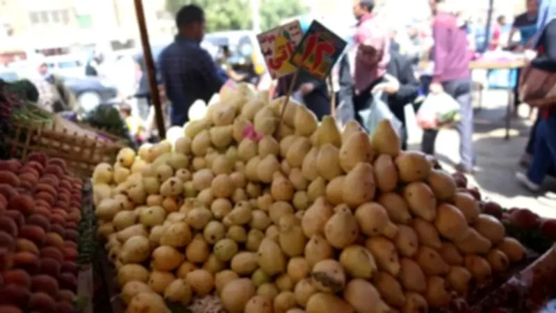 أسعار الفاكهة تشهد تباينًا في سوق العبور خلال سابع أيام رمضان