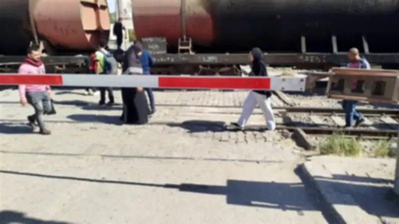 وزارة النقل تحذر من ظاهرة رشق القطارات وتعلن عن تصنيع عربات بضائع للقطار السريع