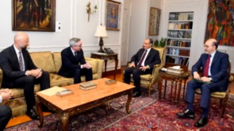 وزير الخارجية يؤكد اهتمام الحكومة بتمكين القطاع الخاص وجذب الاستثمارات الأجنبية