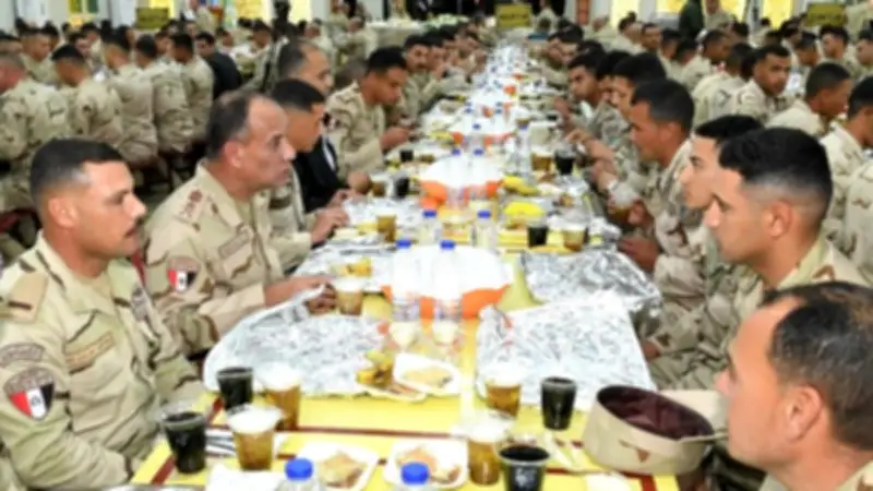 وزير الدفاع يؤكد على ضرورة الحفاظ على الكفاءة القتالية لمواجهة التحديات