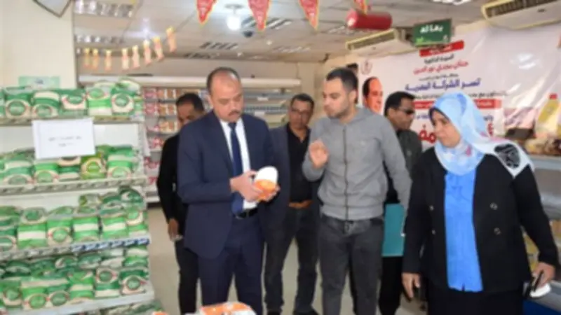 نائب محافظ الوادي الجديد يتفقد المخابز والمنافذ التموينية في الخارجة لضبط الأسواق خلال رمضان