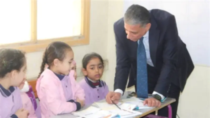 وكيل تعليم الجيزة يشن جولة مفاجئة على مدارس الهرم والعمرانية لضبط الانضباط