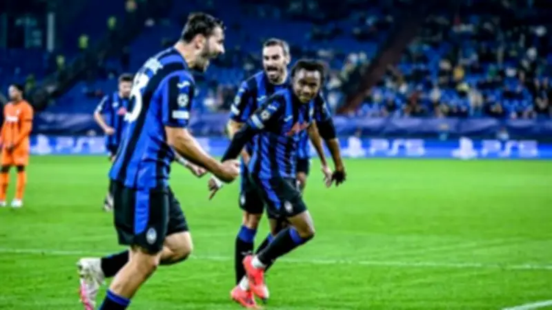 أتالانتا يهزم دورتموند بثنائية في الشوط الأول من دوري أبطال أوروبا