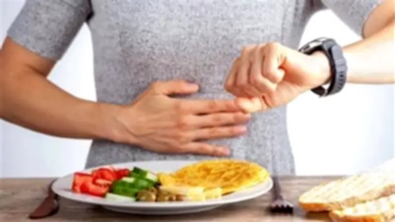 أخصائي تغذية يحذر: عادات خاطئة في الصيام قد تؤدي إلى زيادة الوزن