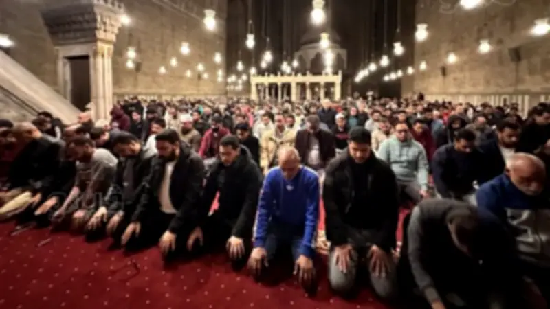 أجواء روحانية مميزة تملأ مسجد الرفاعي خلال صلاتي العشاء والتراويح في رمضان