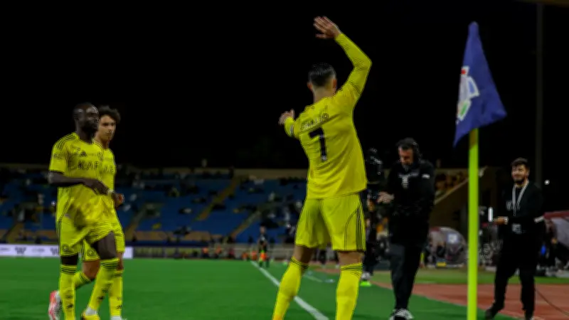 جدل في الدوري السعودي: احتفال رونالدو بكرة السلة يثير تساؤلات حول استفزاز نيفيز