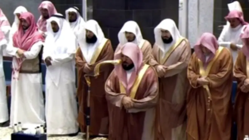 مشاهد مؤثرة لصلاة التراويح في الحرم المكي خلال شهر رمضان المبارك