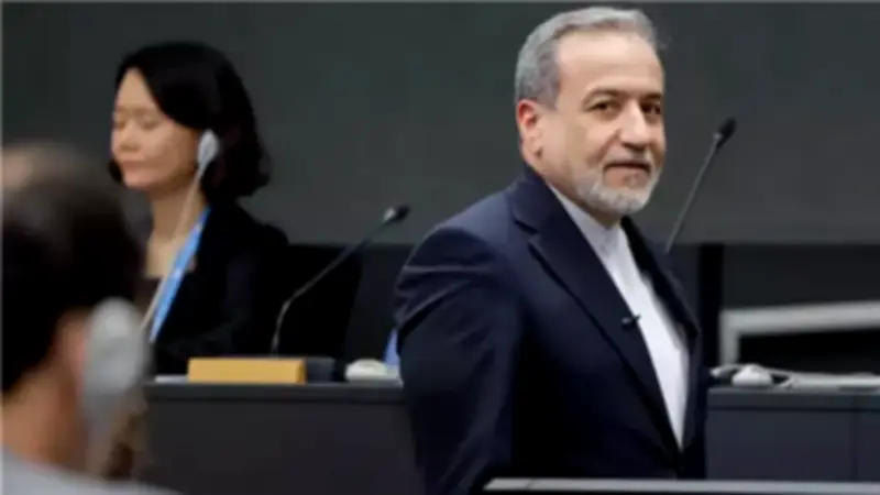 وزير خارجية إيران يحذر: إسرائيل تحاول جر ترامب إلى حرب مباشرة مع طهران