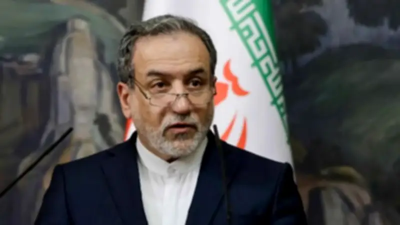 عقب وصوله إلى جنيف.. عراقجي يقود وفد إيران في المحادثات النووية مع عمان