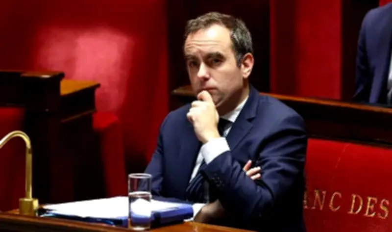 الحكومة الفرنسية تتجاوز أول اقتراعين على حجب الثقة في مواجهة برلمانية ساخنة