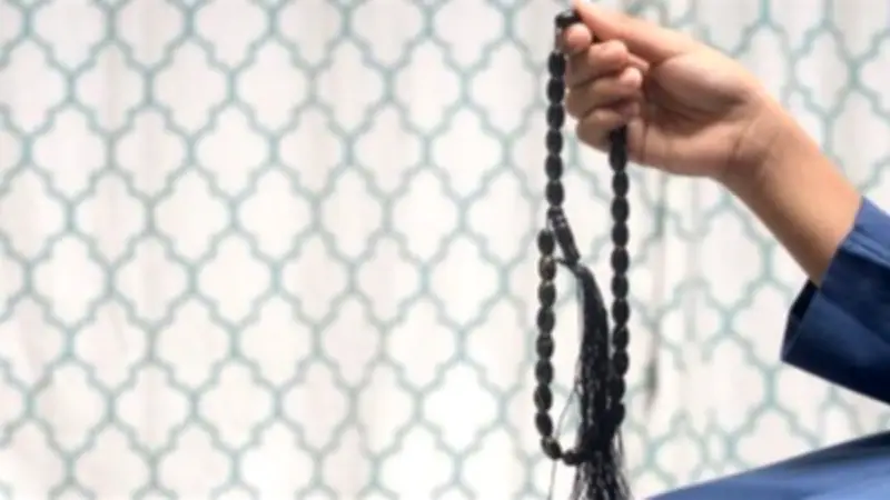 هل يشترط ترتيب أذكار الصباح والمساء؟.. أستاذ فقه يوضح الضوابط الشرعية