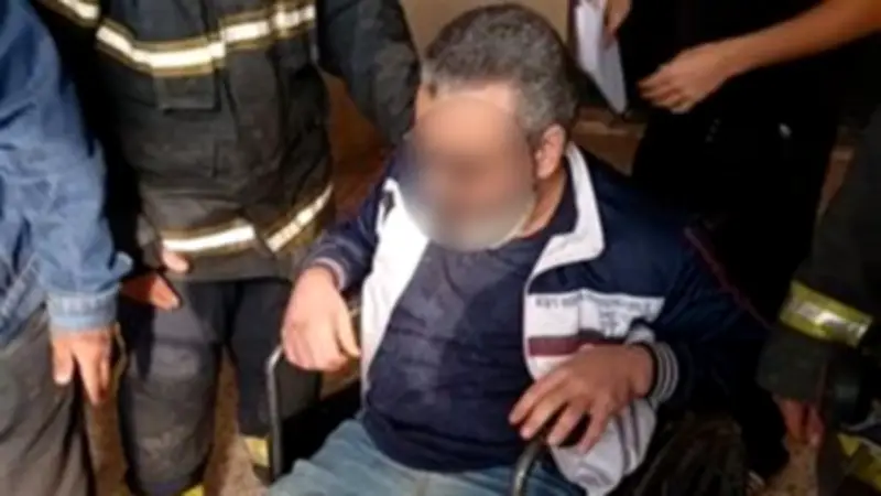 الأجهزة الأمنية بالغربية تتدخل سريعاً لإنقاذ شخص من ذوي الهمم بعد تعطل المصعد