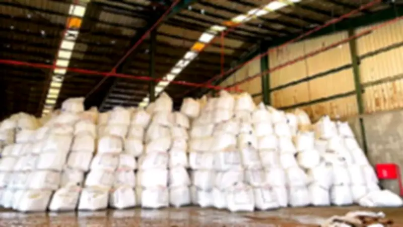 ضبط مصنع ومخزنين لإنتاج أسمدة زراعية مغشوشة في الدقهلية