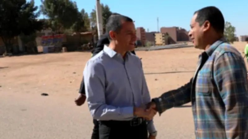 محافظ أسوان يتفقد منظومة النظافة بحي الصداقة الجديدة ويؤكد على أولوية تحسين الخدمات