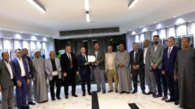 محافظ أسوان يستقبل وفداً برلمانياً وحزبياً لتعزيز خطط التنمية المحلية