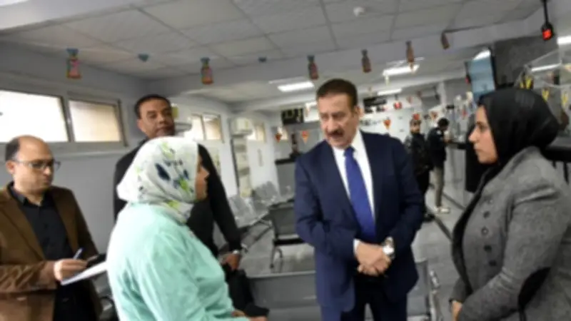 محافظ بورسعيد يتفقد مركز تراخيص المحال العامة لتحسين الخدمات للمواطنين